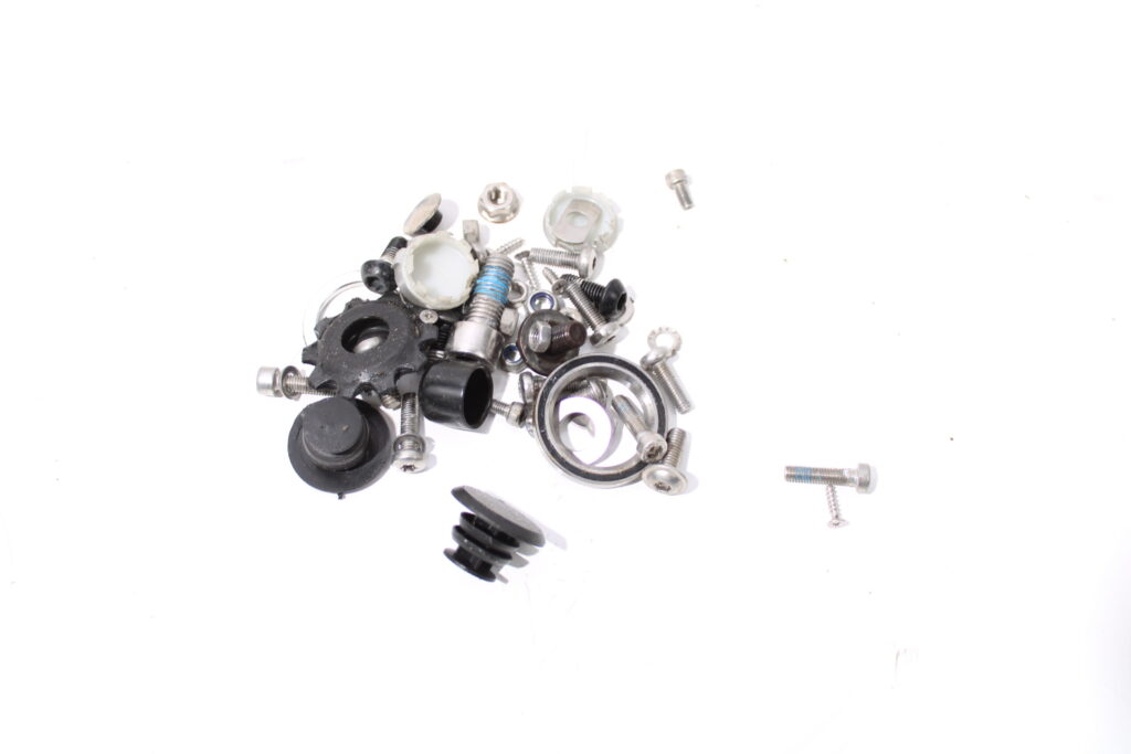 Boutjes, moeren en klein materiaal | RIH omega 2