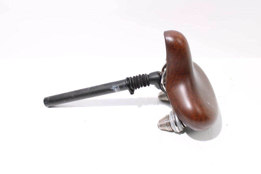 Bruin zadel met verende zadelpen | 27,2mm diameter | nette staat