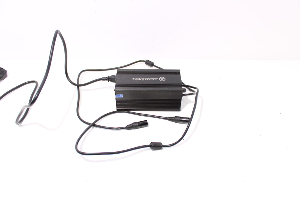 Oplader | Muvi | KP-DJ300 | Torrot | 2 aansluitingen