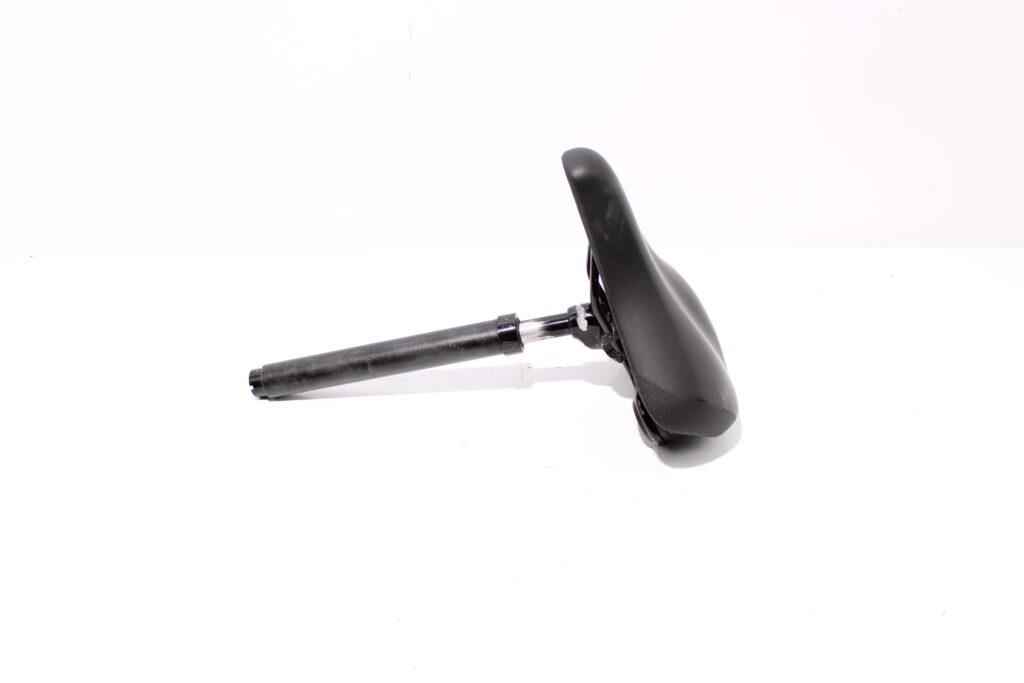 Zwart zadel | Selle Royal | Essenza | verende zadelpen