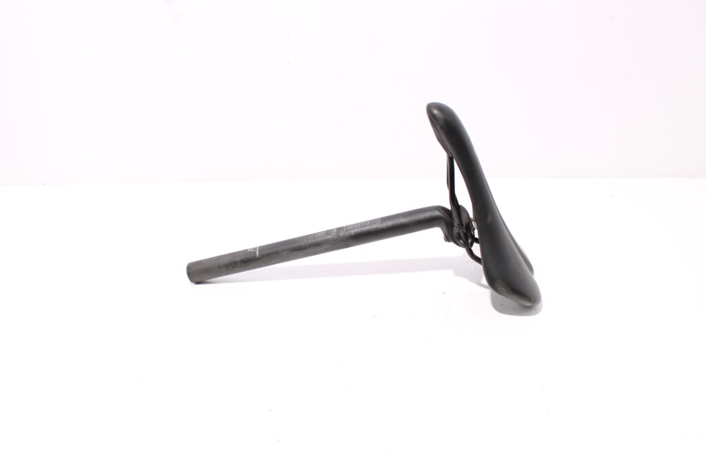 Zwart zadel met zadelpen | Cowboy C1