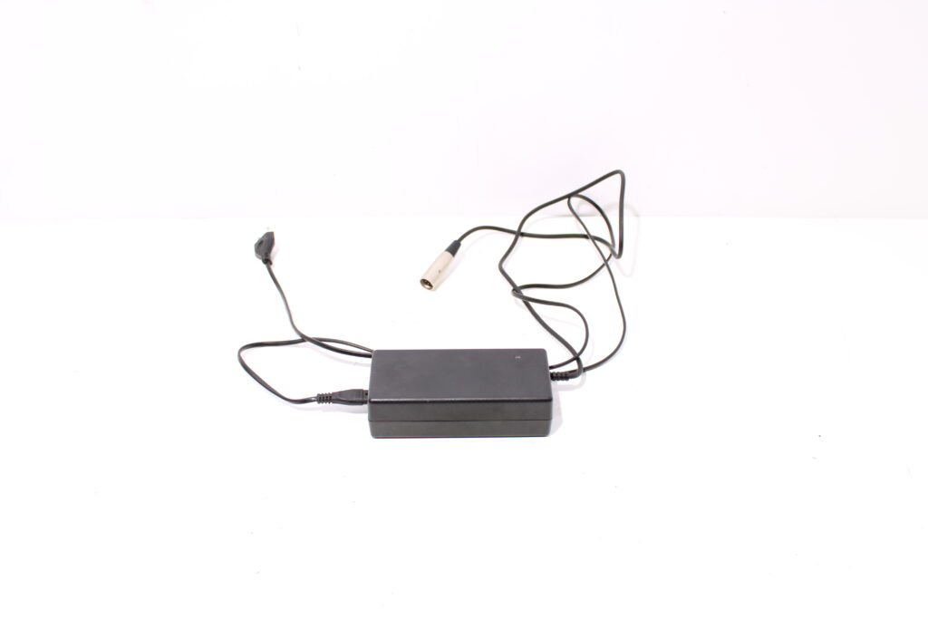 Oplader | 36v | 2A | DPLC084V42Y-2 | 4-polig