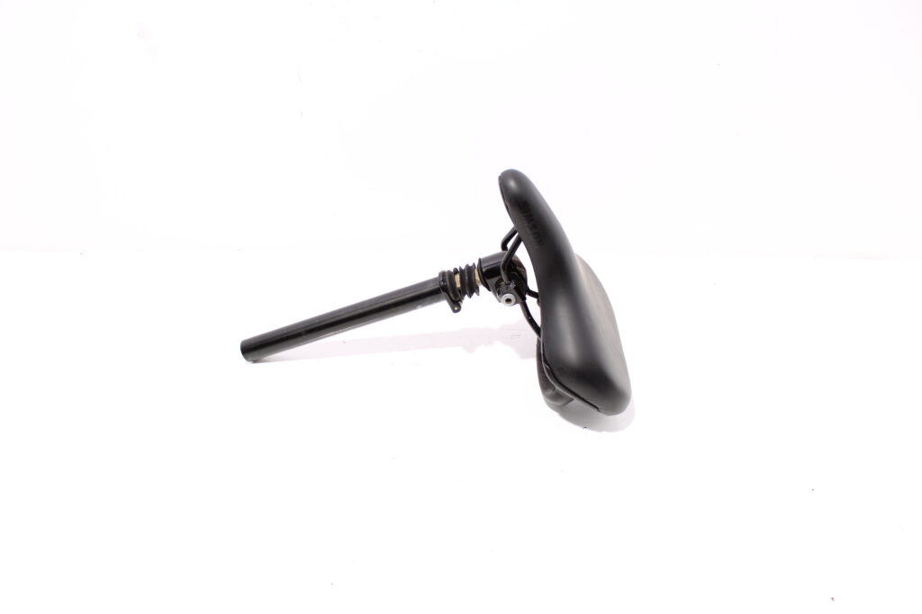 Simson zwart zadel | 25,4mm verende zadelpen