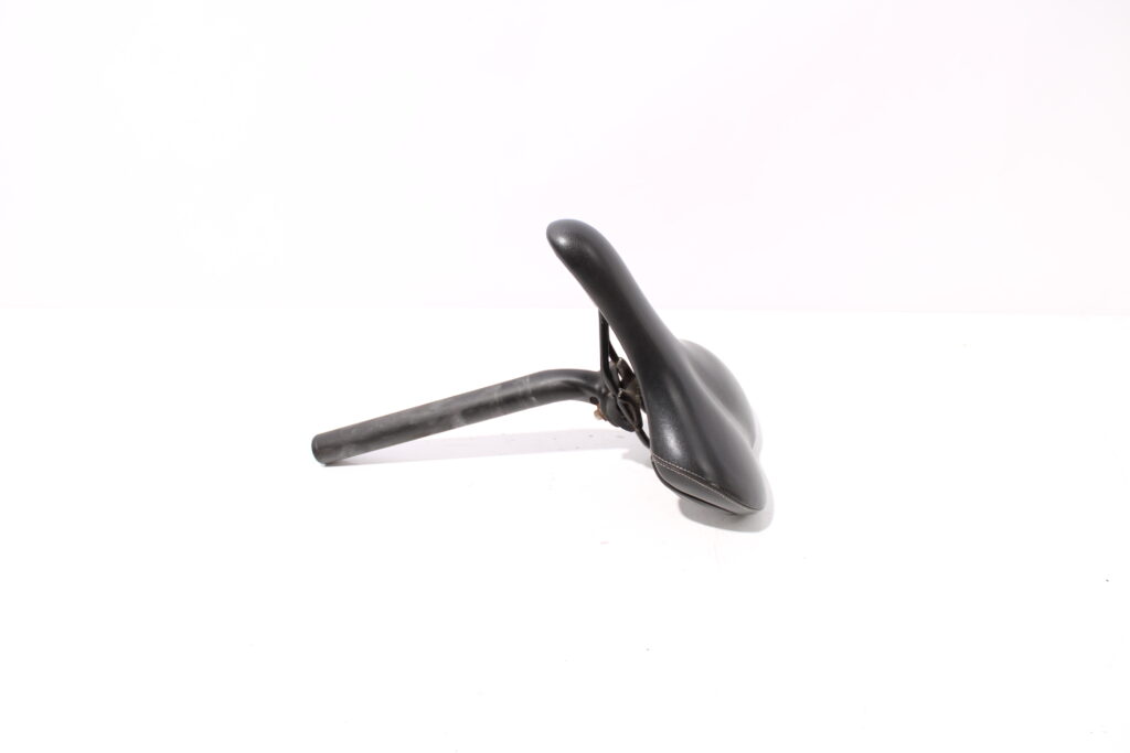 Zwart zadel met zadelpen | diameter 27,2mm