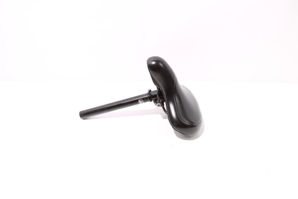 Zwart zadel Stella | inclusief zadelpen 27,2mm