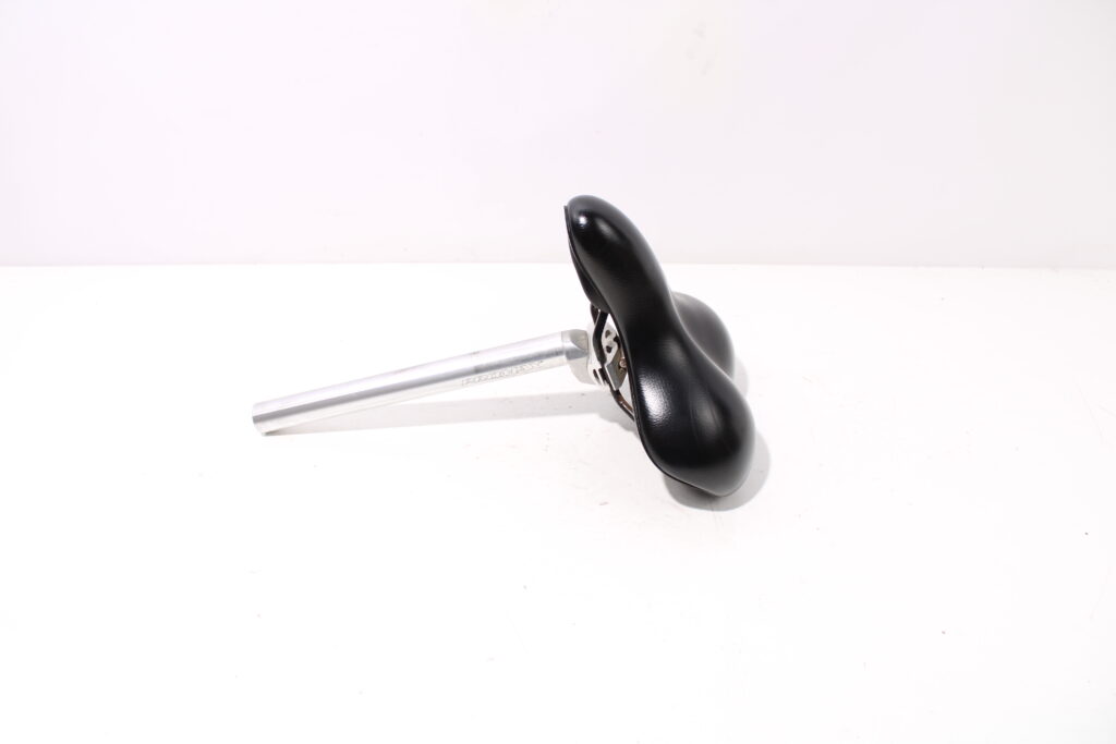 Zwart zadel | nette staat | 27,2mm zadelpen
