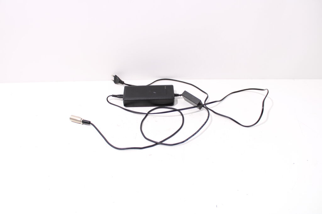 Oplader | 4-pins | Metco | NL09-18MC | 37,8V | 1,85A