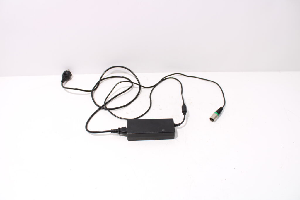 Oplader | 4-pins | Accel | DPS-84DB-1 A | 32,96V | 2A