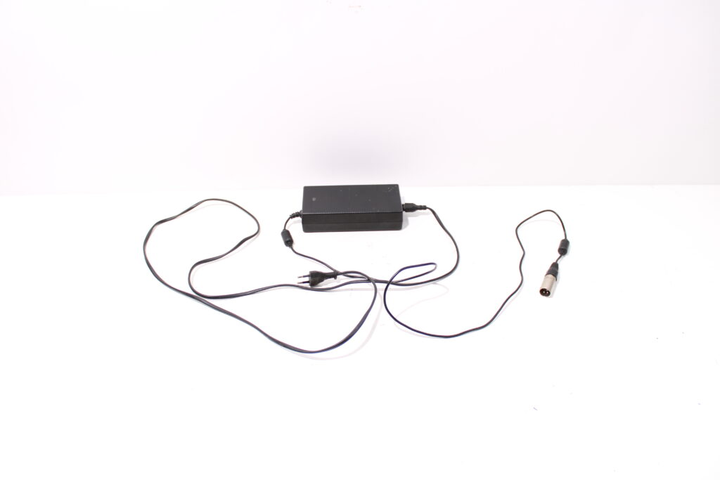 Oplader | 3-pins | Accel | DPS-114FB A | 33,6V | 3,4A