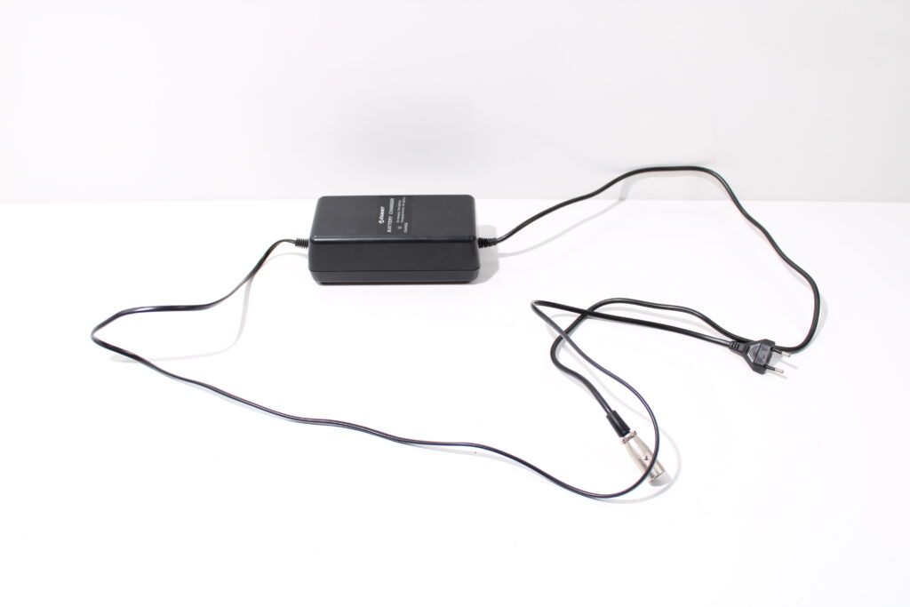 Oplader | 4-pins | Giant | NC-SSC04GNT | 29,2v 2A