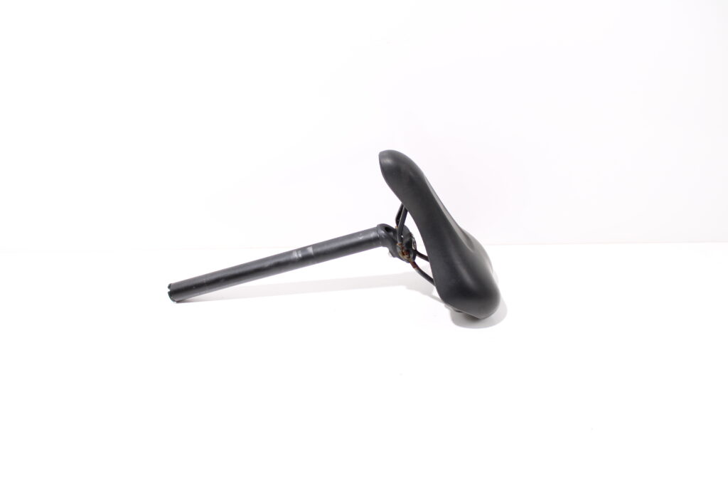 Zwart zadel | 28,6mm zadelpen | Riverside RS 520E