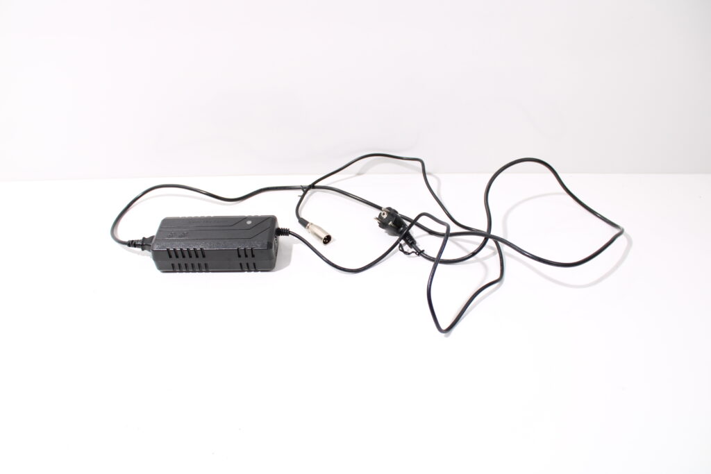 Oplader | SR Suntour | HP1202L3 | 36v | 3A | 3-polig