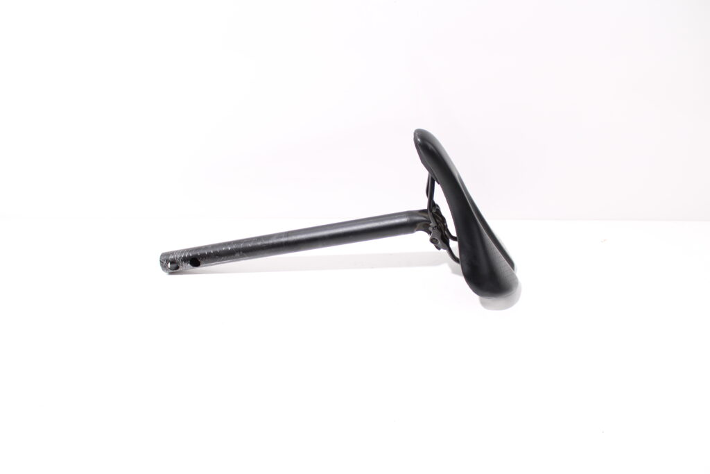 Zwart zadel | 30,9mm zadelpen | Specialized Vado
