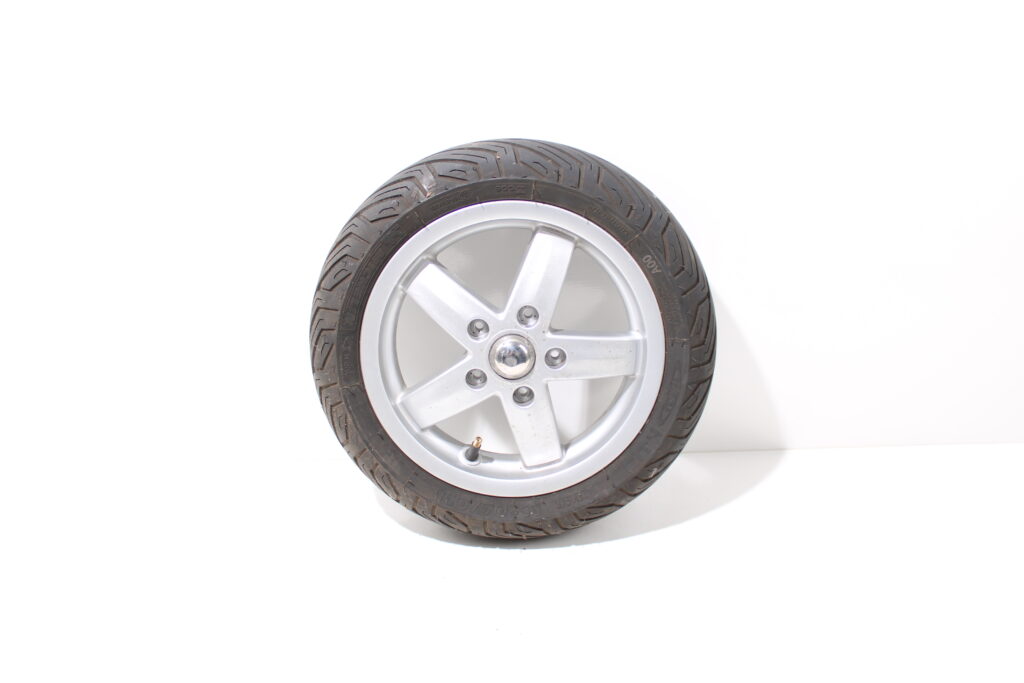 Voorwiel | 110/70-11 | 11 inch | Michelin band | scooter | Vespa LX